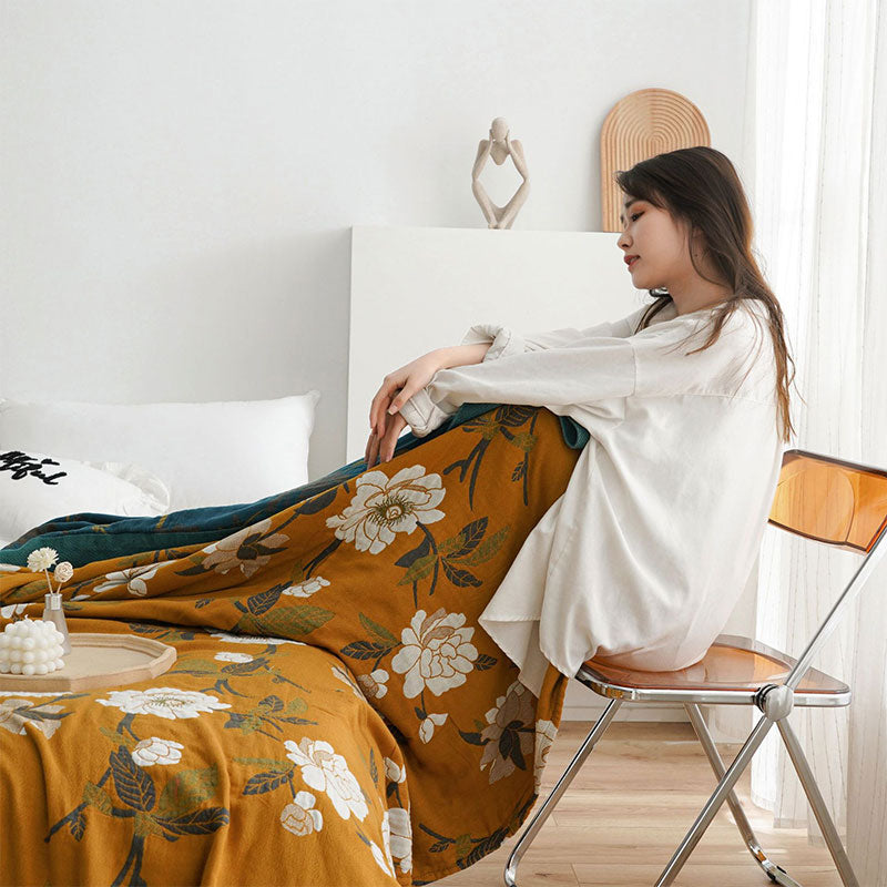 Boho-Steppdecke aus Baumwolle mit gelben Blumen