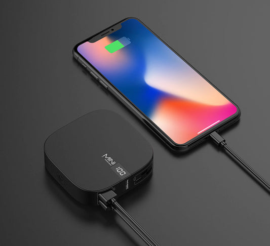 Sandsberg | Mini 10000mAh Power Bank mit 2.1A Schnellladung, Super Slim, LED-Display und Dual-USB-Ausgängen, Unterstützung für Lightning, Micro und Type-C