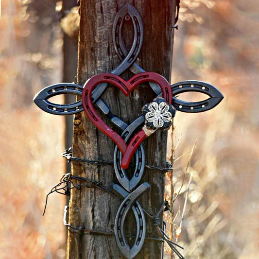 Natürlicher Hufeisen-Kreuz mit Herz