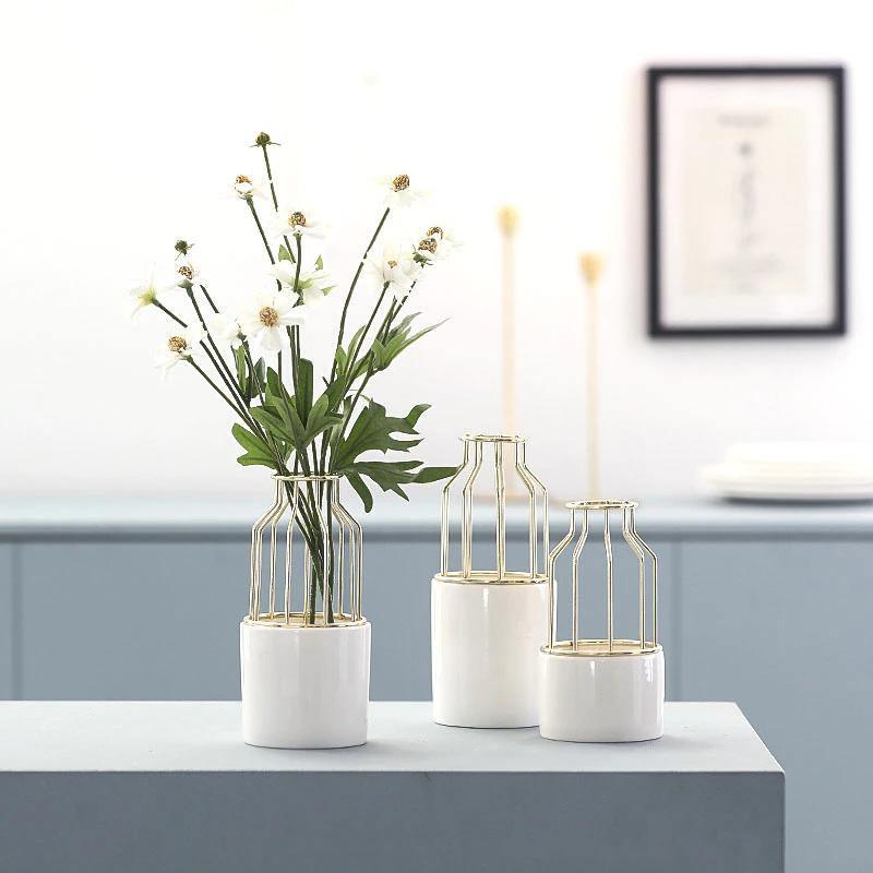 Sandsberg Eisen-Keramik Design Vase | Modernes Gittermuster | Elegante Dekoration | Für Wohnzimmer & Büro