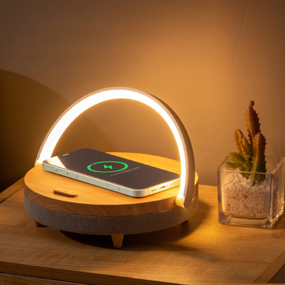 Sandsberg | Multifunktionale Holz-Tischlampe mit Bluetooth-Lautsprecher & kabelloser Ladegerät