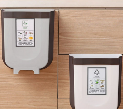 Sandsberg | Zusammenklappbarer Küchenschrank Tür Hängender Mülleimer, mit Müllsack Befestigungsband und Starker Tragfähigkeit, für Küche, Badezimmer, Auto und mehr