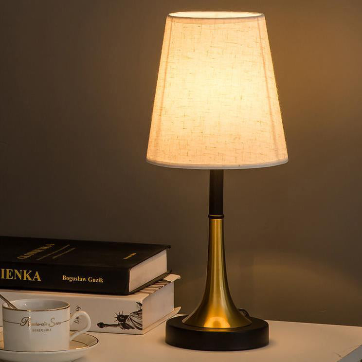 Zeitgenössische nordische Eisenzylinder 1-Lampen Tischlampe für Schlafzimmer
