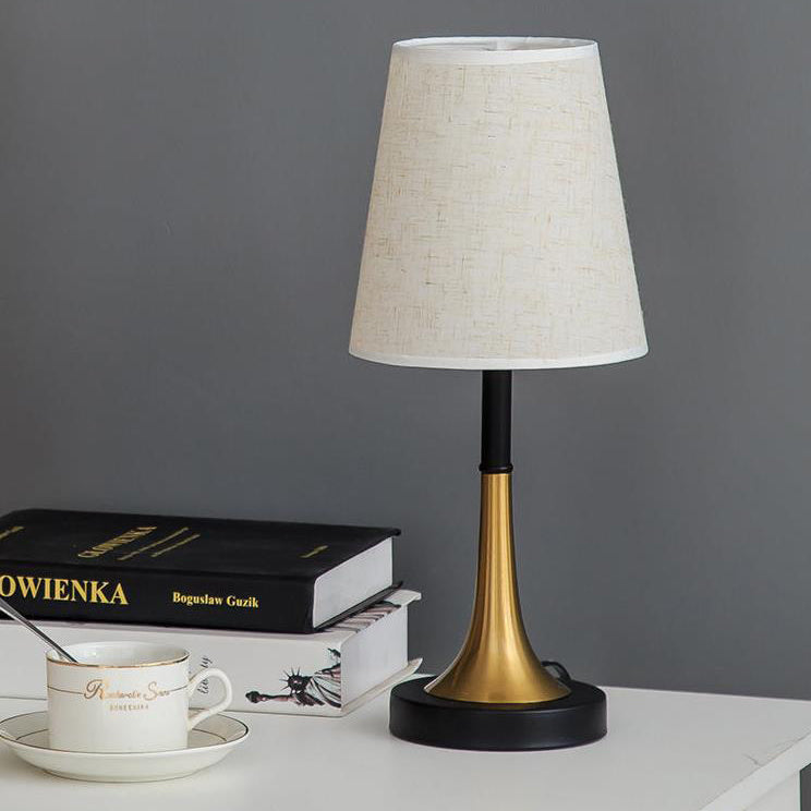 Zeitgenössische nordische Eisenzylinder 1-Lampen Tischlampe für Schlafzimmer