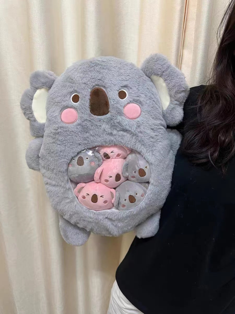 Eine Tasche mit Kawaii Koala Wurfkissen Plüschspielzeugen Stoffpuppe