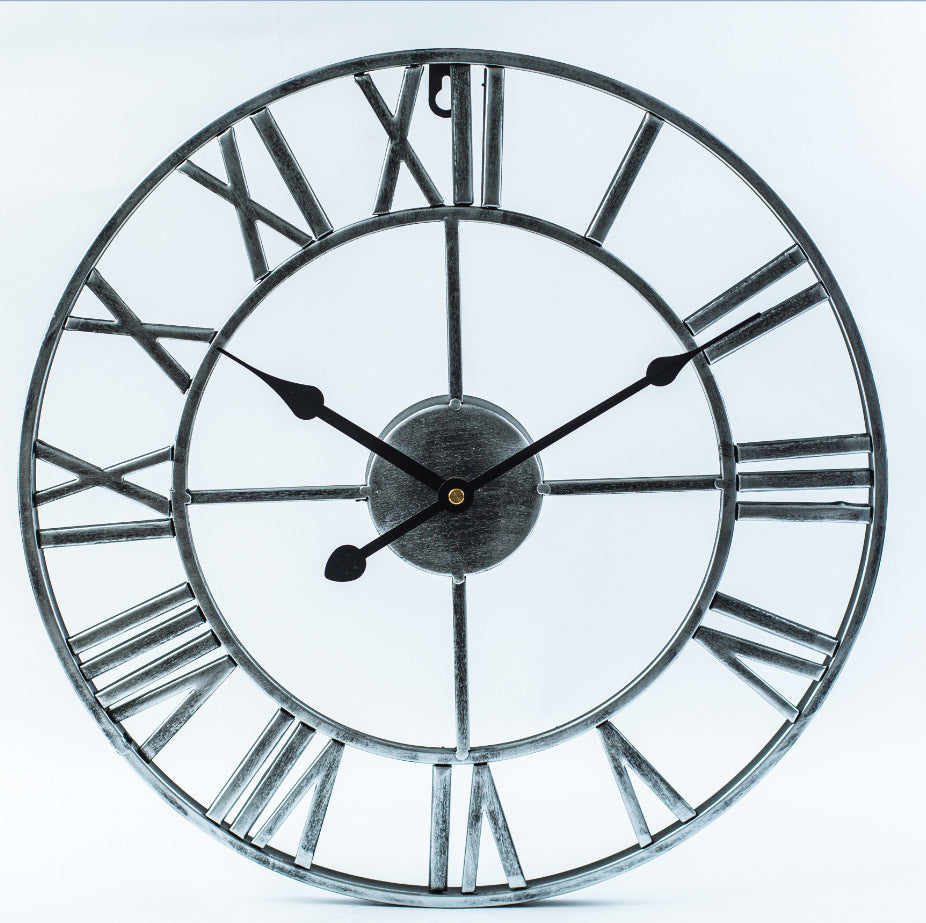 Große Retro-Wanduhr aus Eisen im Vintage-Stil