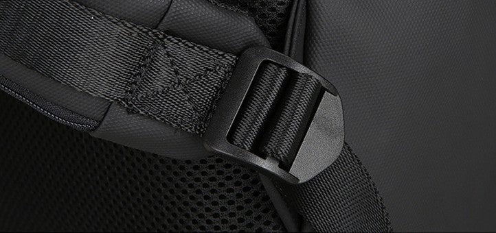 Sandsberg | Multifunktionaler 33L Rucksack mit großem Fassungsvermögen, mit stromlinienförmiger Form, wasserdichtem Design, 12 Arten von Stauraum, 180° Öffnung, separatem Laptopfach, USB-Ladeport