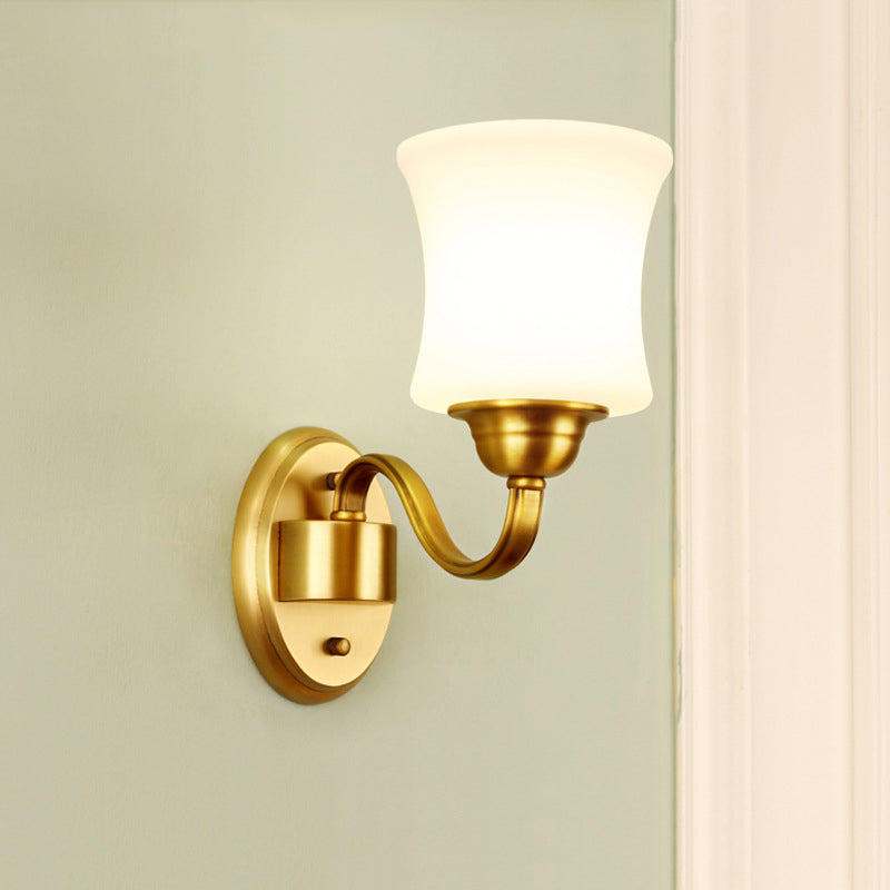 Zylinder Schirm Schlafzimmer Wandmontage Licht Traditioneller Stil Milchglas 1/2-Licht Messing-Finish Wandlampe