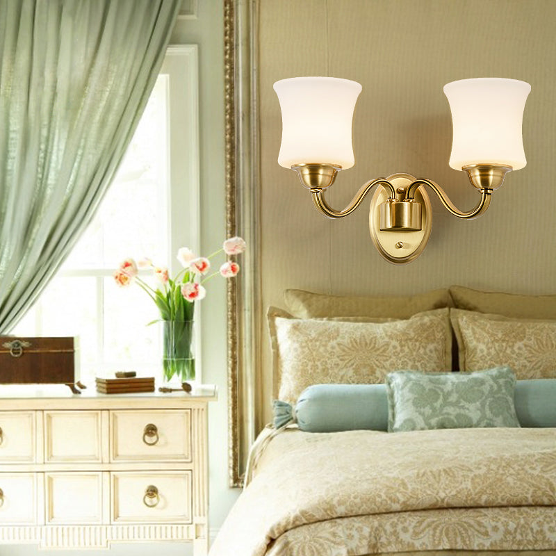 Zylinder Schirm Schlafzimmer Wandmontage Licht Traditioneller Stil Milchglas 1/2-Licht Messing-Finish Wandlampe