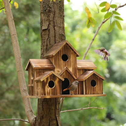 Handgefertigtes Holzvogelhaus mit 6 Löchern