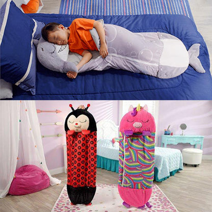 Sandsberg | Kissen und Schlafsack mit tierischem Design für Kinder