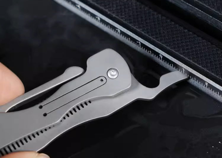 Sandsberg | Pure Titanium Faltkamm - Antistatischer Reise-Massagkamm