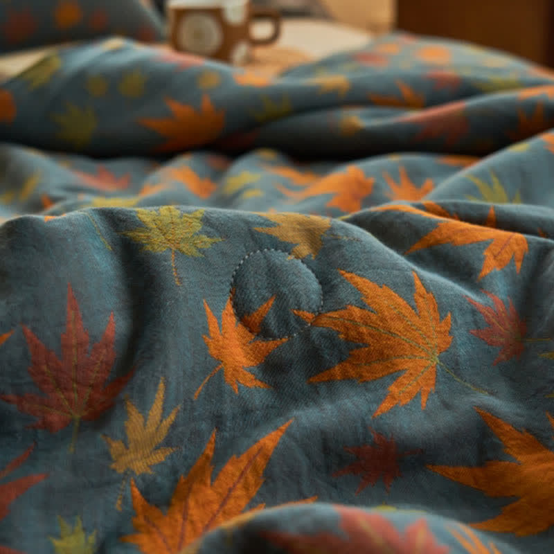 Jacquard-Steppdecke aus reiner Baumwolle mit Ahornblättern