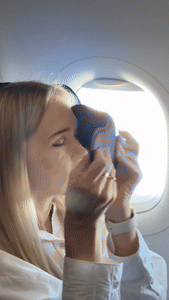 Sandsberg | 2 in 1 Komfort Kopfstütze Blackout Augenmaske