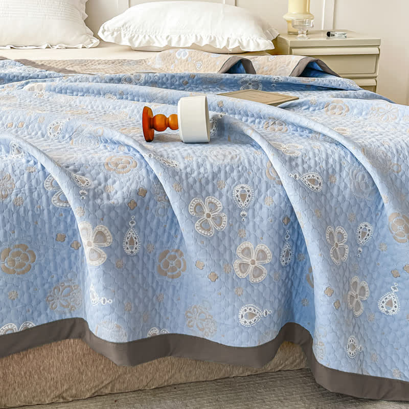 Bequeme, atmungsaktive Steppdecke aus Baumwollgaze mit Blumenmuster