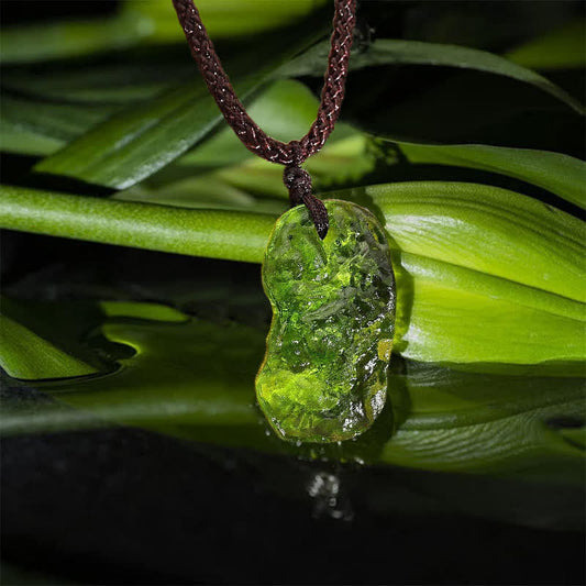 Alina's bezaubernde grüne Moldavit Anhänger Necklace zur Reinigung