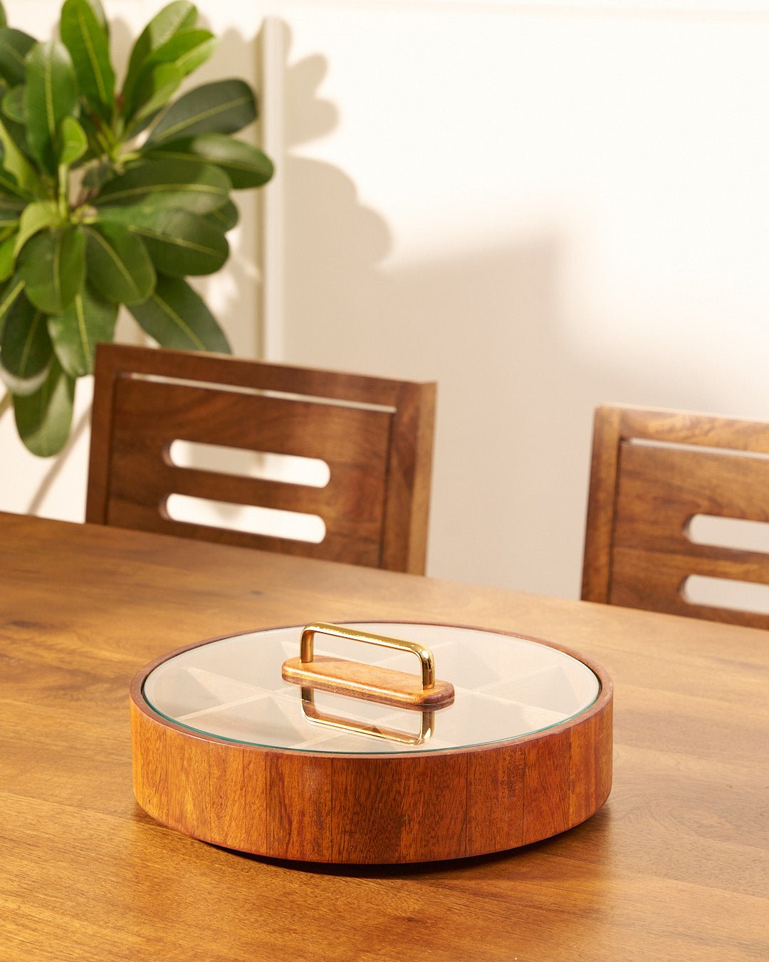 Sandsberg | BambooSpin – 9-Fächer Servierplatte mit drehbarem Deckel | Premium Bambus Snackplatte