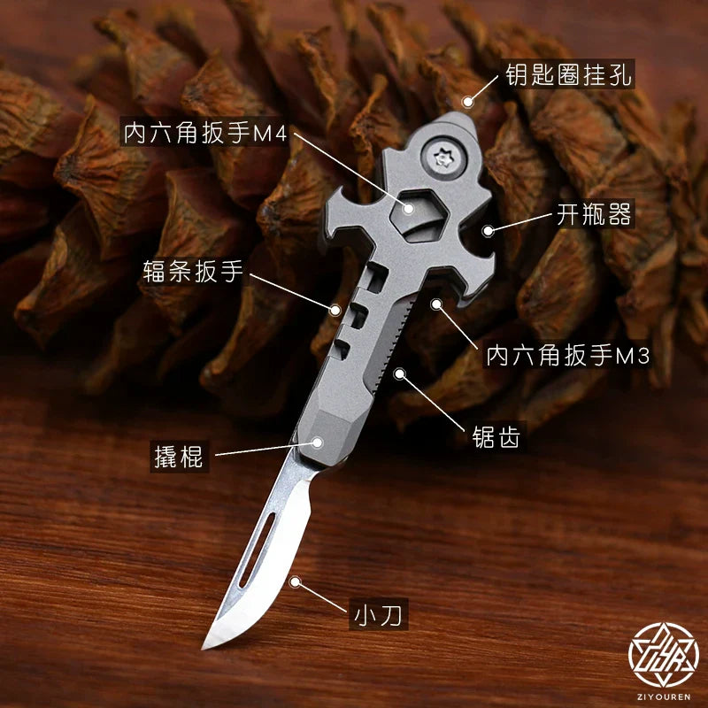 Sandsberg | Titan Multi-Tool Schlüsselanhänger: Mini EDC Gadget mit Flaschenöffner & Kartonschneider