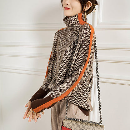 Rollkragenpullover mit kontrastierenden Ärmeln