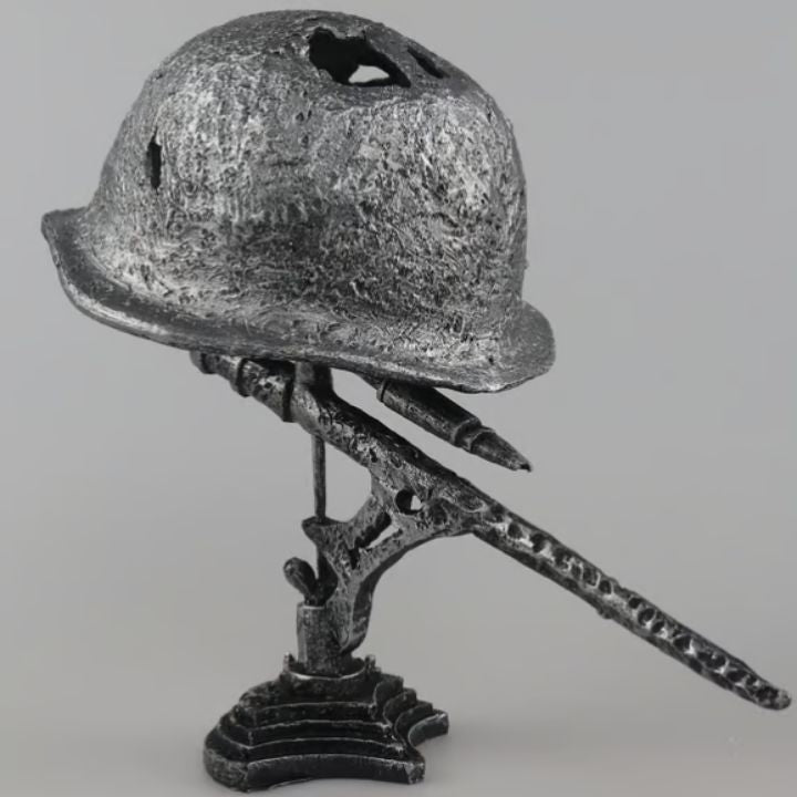Sandsberg | AntiqueLume | Vintage Stahlhelm Tischlampe – Zeitlose historische Wohnkultur