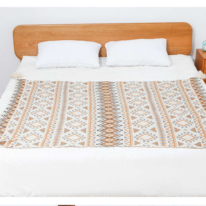 Gemütliche Strickdecke mit Quastenmuster
