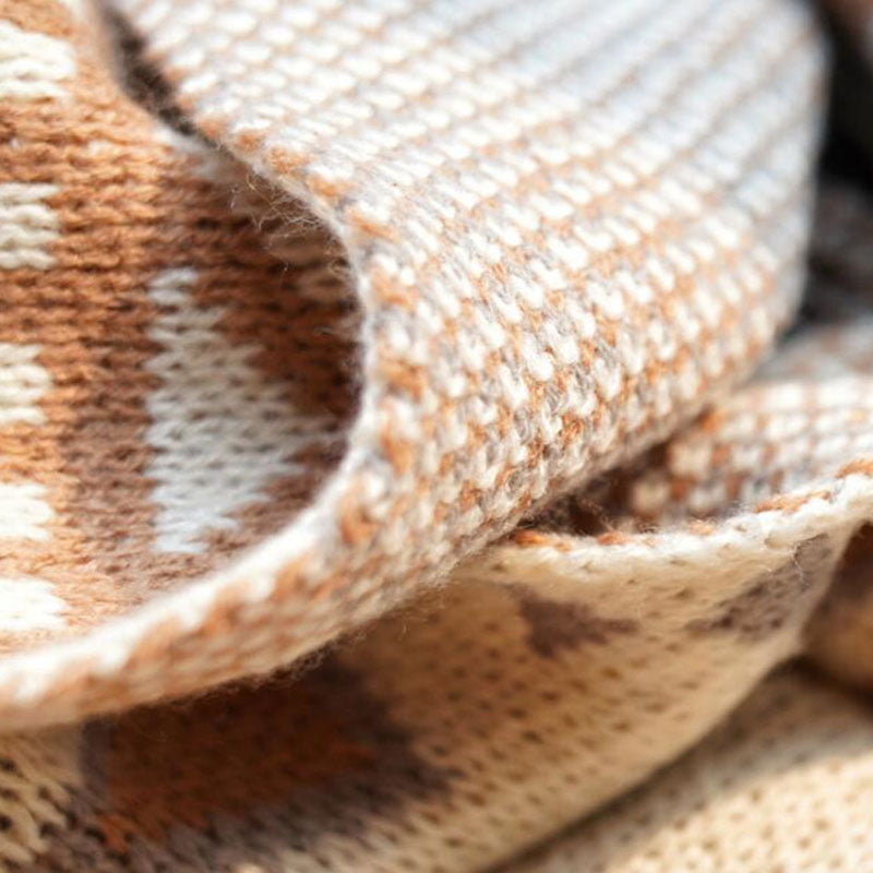 Gemütliche Strickdecke mit Quastenmuster