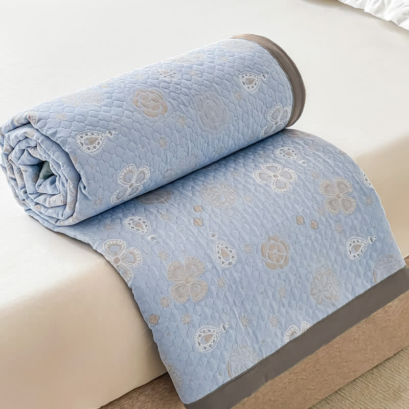 Bequeme, atmungsaktive Steppdecke aus Baumwollgaze mit Blumenmuster