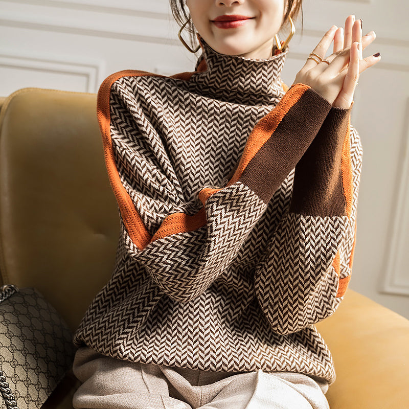 Rollkragenpullover mit kontrastierenden Ärmeln