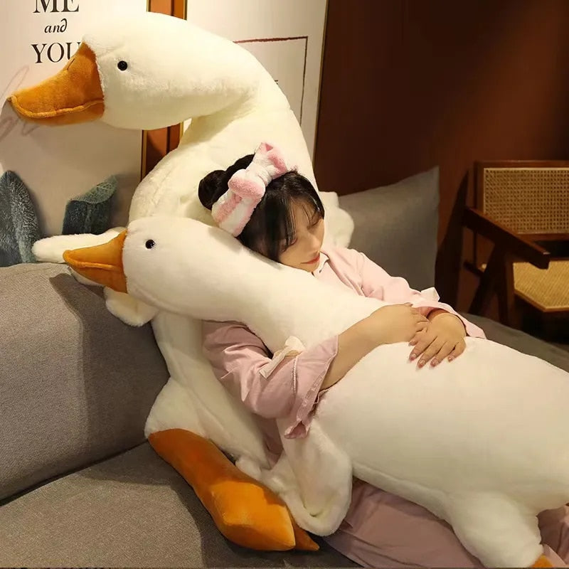 PlushVibe Gans Kissen