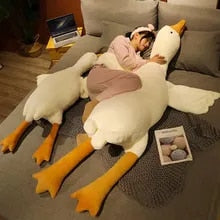 PlushVibe Gans Kissen