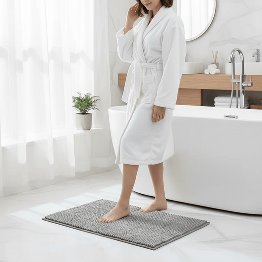 Sandsberg | Chenille Badezimmermatte mit rutschfester Unterseite