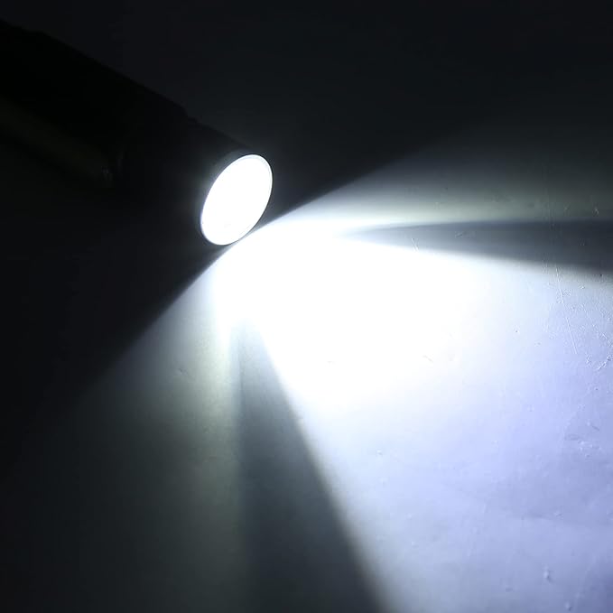 Sandsberg | USB Wiederaufladbare Magnetische Taschenlampe – LED Notfalllampe mit Magnet und Trageband