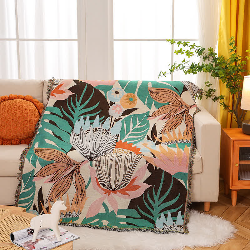 Dekorative Decke mit Blumenmuster und Quasten
