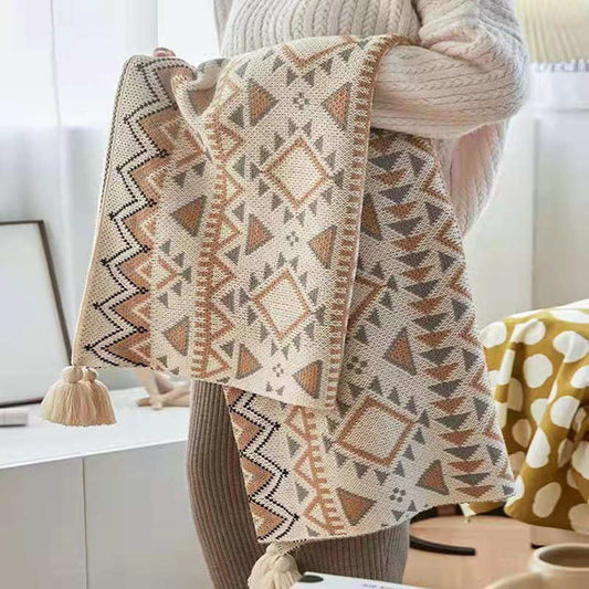 Gemütliche Strickdecke mit Quastenmuster
