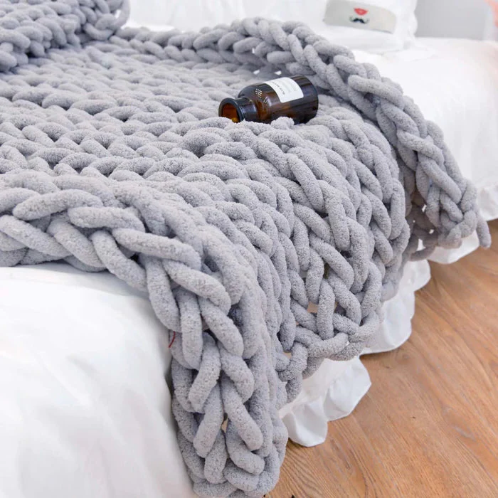Sandsberg | Chenille Chunky Gestrickte Decke, Dicke Kabelstrickwurf für Couch Bett Sofa