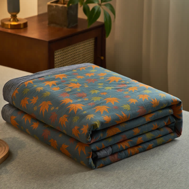 Jacquard-Steppdecke aus reiner Baumwolle mit Ahornblättern