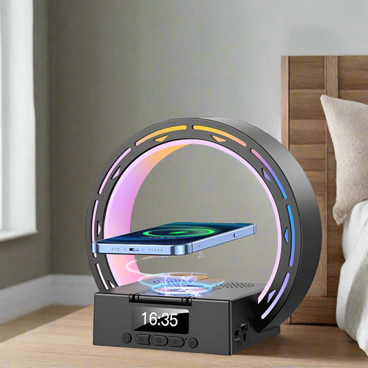 4-in-1 Bluetooth-Lautsprecherlampe mit Ladepad und Wecker