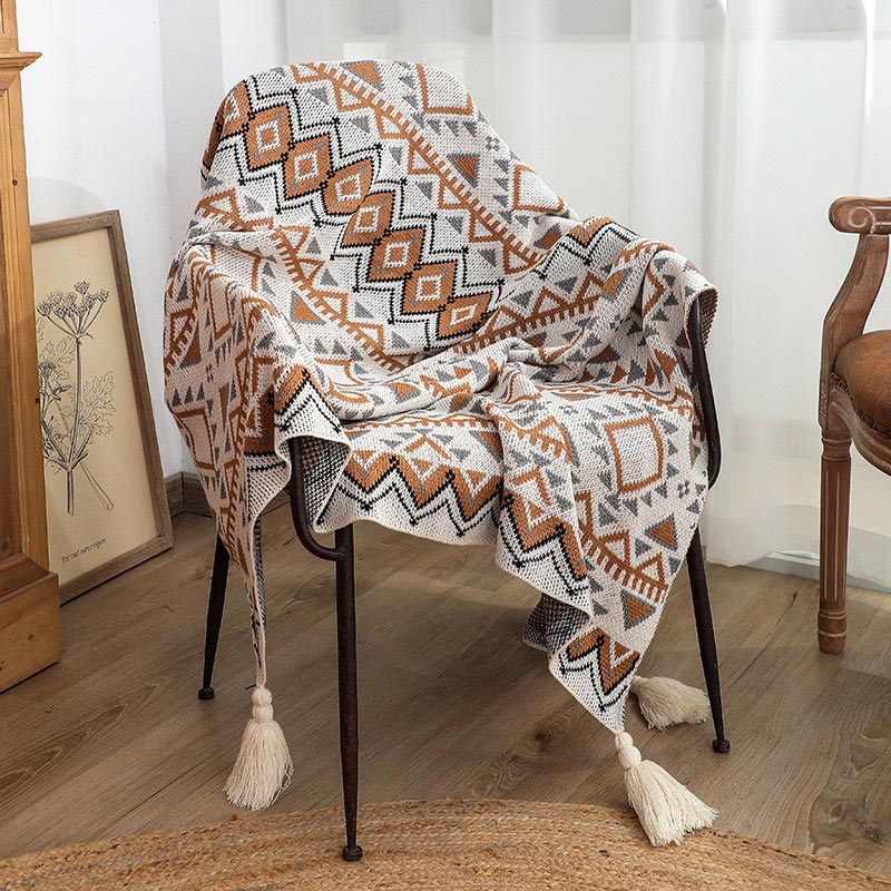 Gemütliche Strickdecke mit Quastenmuster