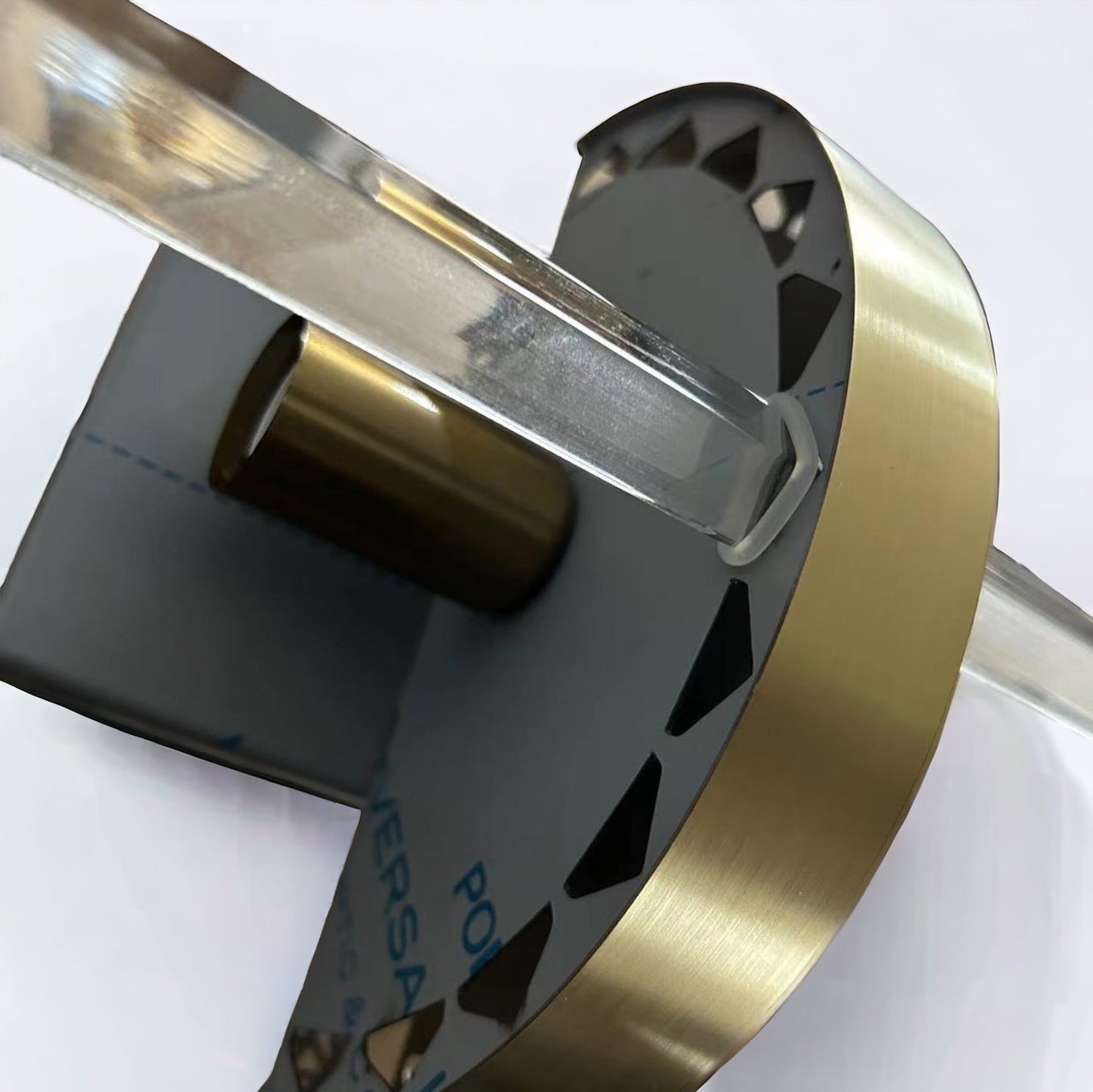 Sandsberg | GoldenGleam – Elegante goldene Wandlampe mit warmem Licht