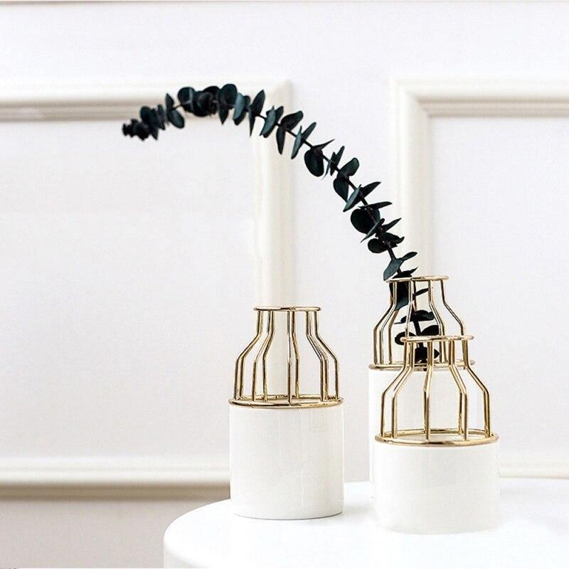 Sandsberg Eisen-Keramik Design Vase | Modernes Gittermuster | Elegante Dekoration | Für Wohnzimmer & Büro