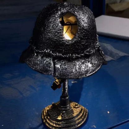 Sandsberg | AntiqueLume | Vintage Stahlhelm Tischlampe – Zeitlose historische Wohnkultur