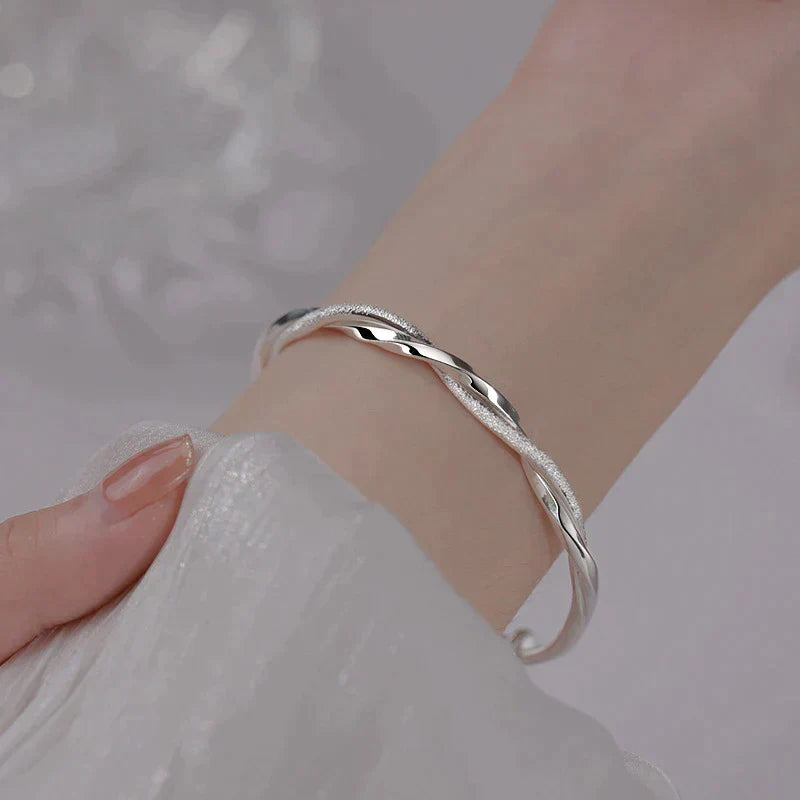 Elegante gewobene Silberarmband