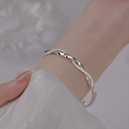 Elegante gewobene Silberarmband
