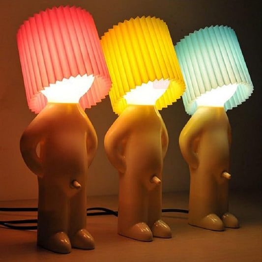 👦💡Eine kreative Lampe des kleinen schüchternen Mannes