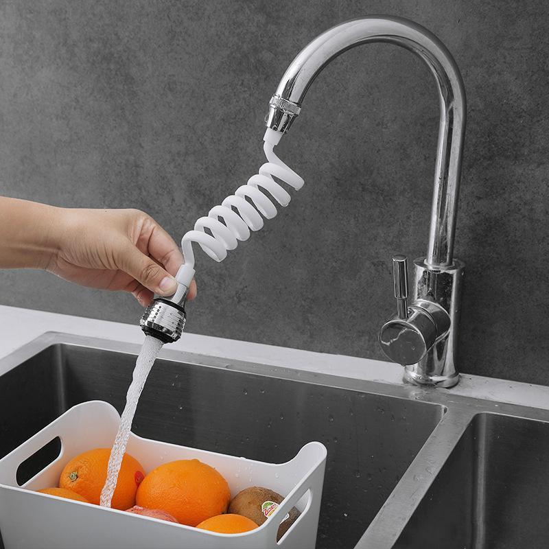 Wasser sparender Verlängerungsaufsatz für Wasserhähne mit ausziehbarem Design.