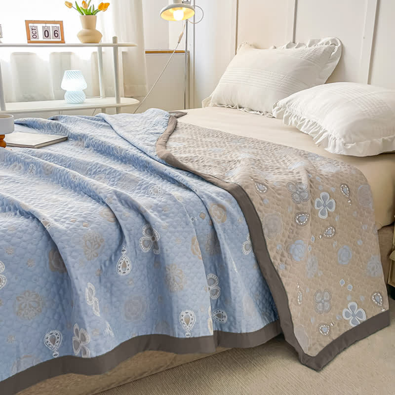 Bequeme, atmungsaktive Steppdecke aus Baumwollgaze mit Blumenmuster