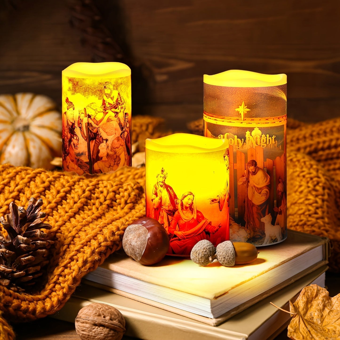 Sandsberg | Flammenlose LED Weihnachtskerzen – 3 Stück batteriebetriebene Heilige Nachtlichter mit Timer, die die Krippenszene zeigen für eine warme festliche Wohnatmosphäre