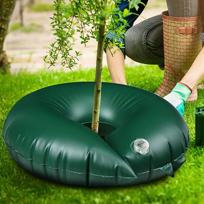 Sandsberg | Baum Bewässerungstasche mit Tropfbewässerung – Effektive Bewässerungslösung für Bäume und Sträucher