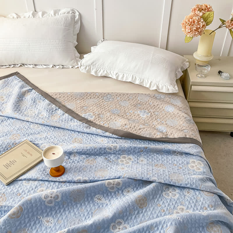Bequeme, atmungsaktive Steppdecke aus Baumwollgaze mit Blumenmuster