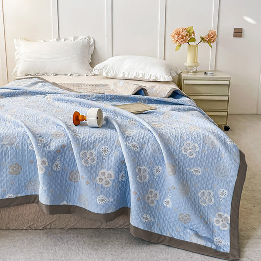 Bequeme, atmungsaktive Steppdecke aus Baumwollgaze mit Blumenmuster